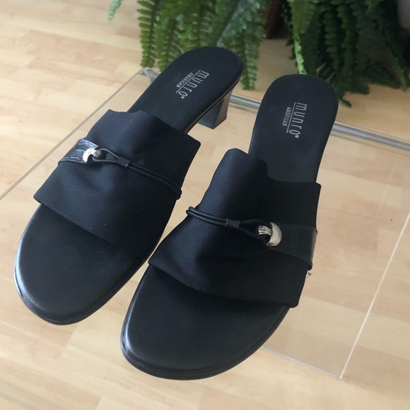 MUNRO AMERICAN Jill Black Wedge Stretch Slides 9.5 - Picture 2 of 12